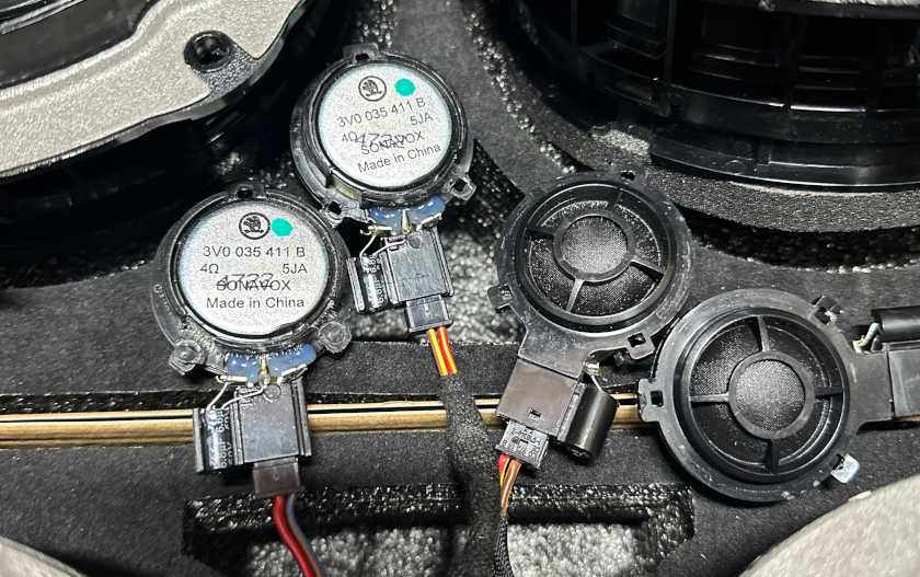 Фото твитеров Sonavox с обоих сторон модель 3V0035411B